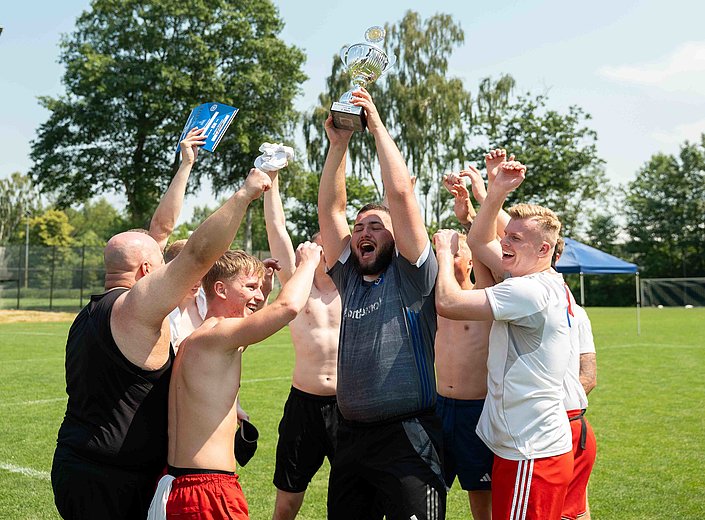 Irons gewinnen 36. Westkurvenmeisterschaft